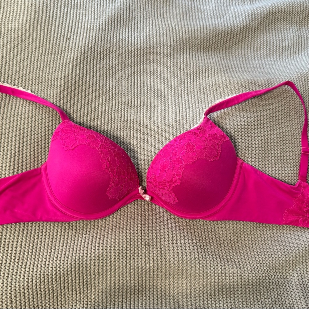 Victoria's Secret Fuchsia Lace Bra